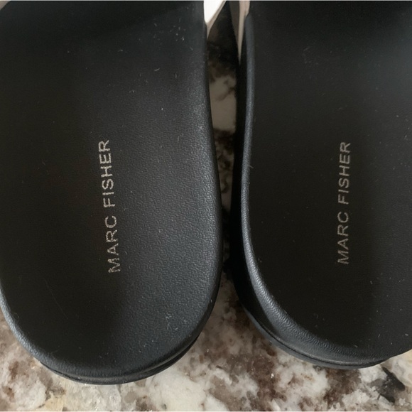 NEW Marc Fisher White Slides - Picture 4 of 9